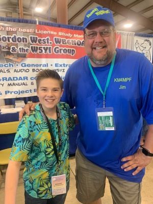 Jim Gifford and Jet Jurgensmeyer from Last Man Standing at HamVention 2019
